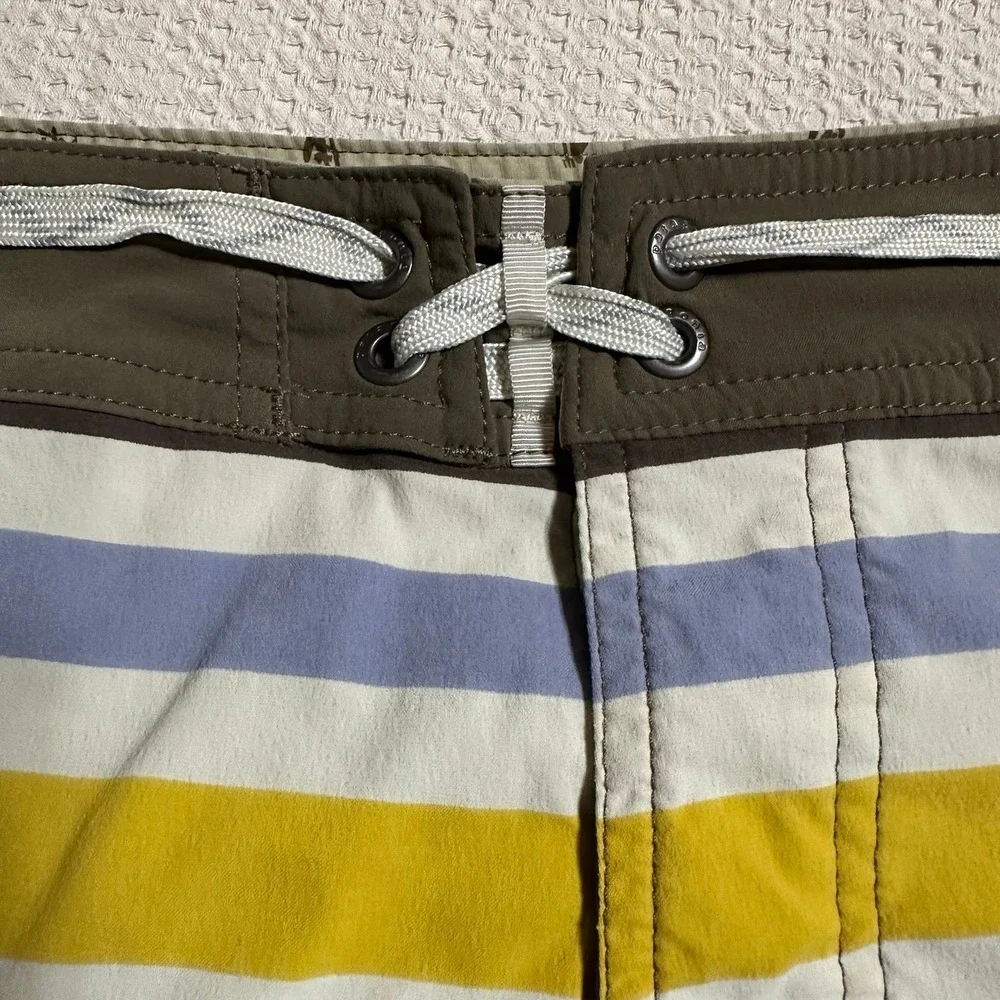 Patagonia Scallop Hem Stretch Wavefarer Boardshorts Size 36